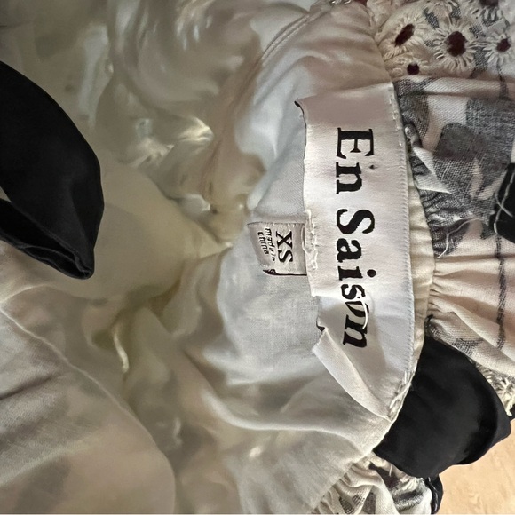 En Saison Monochrome Floral Dress - Picture 3 of 6